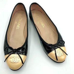 CHANEL Black and Cream Round Toe Ballerina Flats